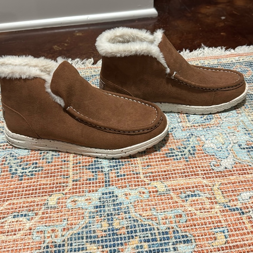 Ocean + Coast brown suede winter shoes. Size 7. NWOT